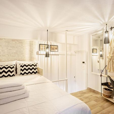 Acropolis Elegant Maisonette By Lodgespot Афины Экстерьер фото